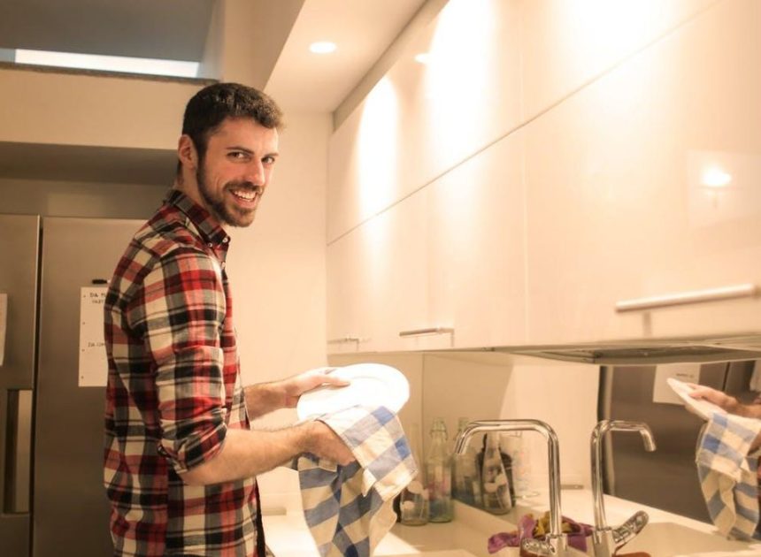 El psicólogo Remigio Loma, sobre la carga mental de las tareas domésticas: «Quien no participa debe encontrarse las consecuencias»