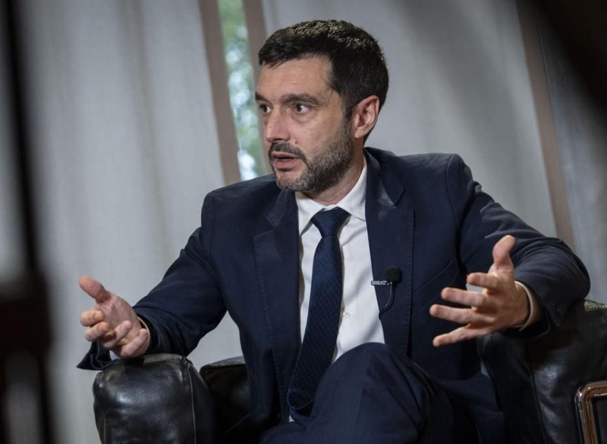 El Gobierno se fija 100 objetivos para reforzar el estado del bienestar: de reducir la brecha salarial a una prestación por crianza