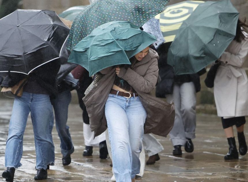 Por qué se encadenan tantos días de lluvia