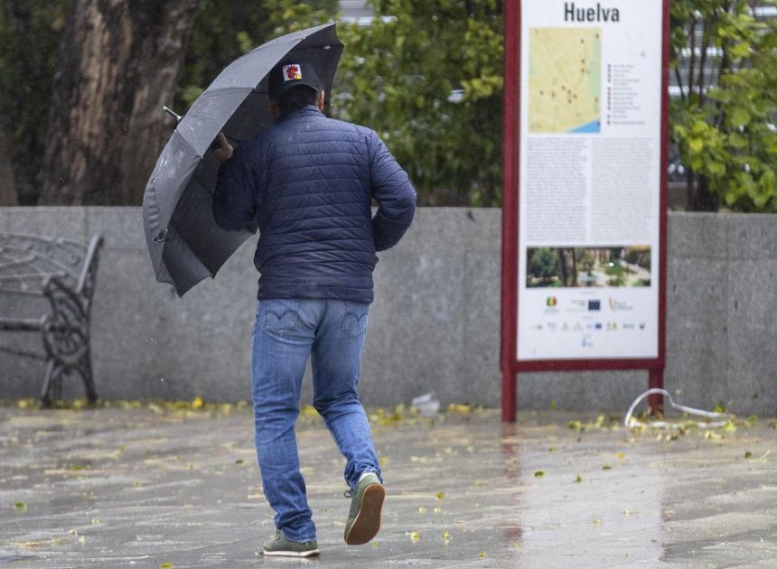 La borrasca Nils desembarca en España con lluvia, viento y temporal marítimo