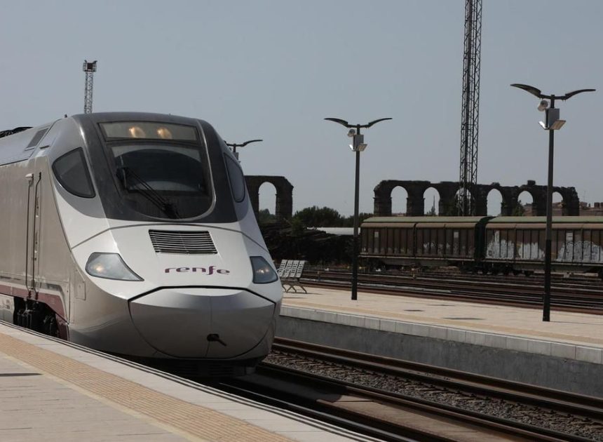 Muere un hombre tras ser arrollado su vehículo por un tren Alvia en Talavera de la Reina