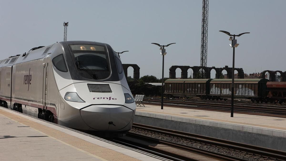 Muere un hombre tras ser arrollado su vehículo por un tren Alvia en Talavera de la Reina