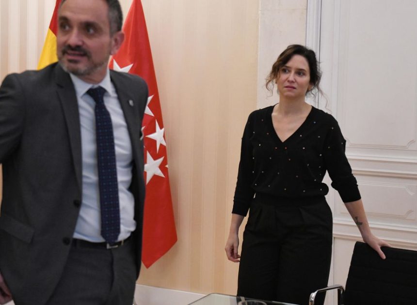 Ayuso evitó recibir a la edil de Móstoles que denunció el acoso pero citó al alcalde cinco días después de conocer el caso