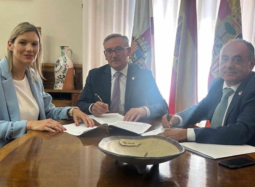 El presidente de la Diputación de Teruel destituirá a la mujer de Guitarte como jefa de gabinete si no dimite en 24 horas