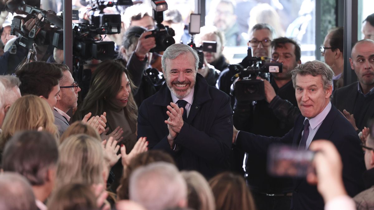 Azcón evita hacer autocrítica por la caída del PP en Aragón y la atribuye a que «se ha nacionalizado» el debate