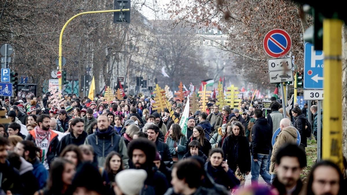 Unas 5.000 personas se manifiestan en Milán contra la «insostenibilidad» de los Juegos Olímpicos de Invierno