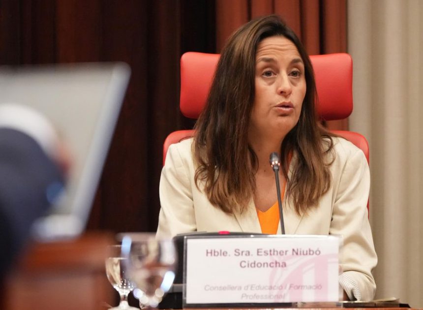 La consellera catalana de Educación estará unas semanas de baja por una intervención quirúrgica