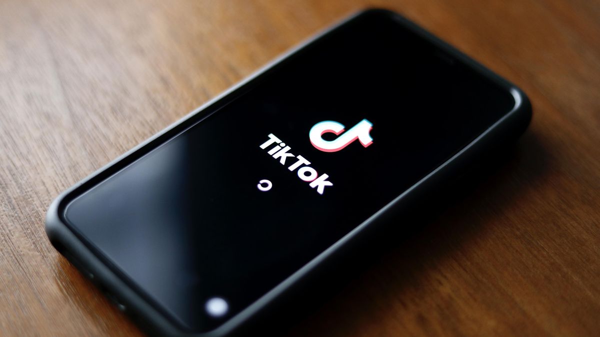 Bruselas advierte de una multa millonaria a TikTok por sus «funciones adictivas»