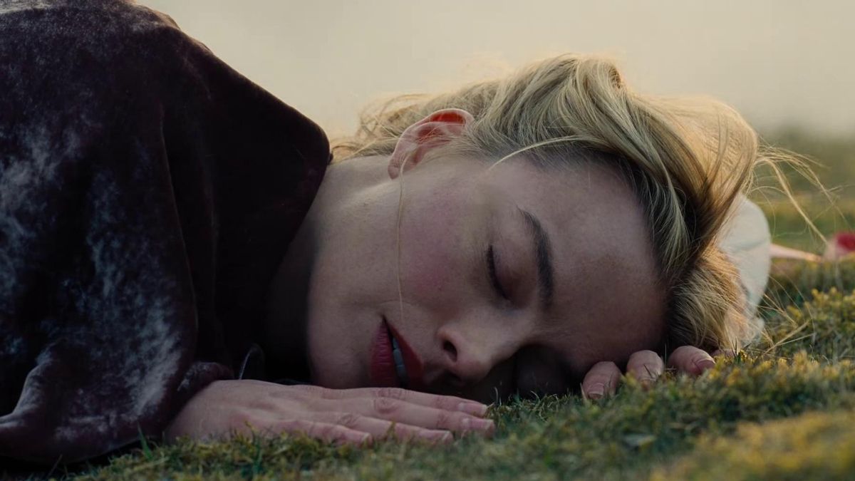 ‘Cumbres borrascosas’, Emerald Fennell convierte la obra de Emily Brontë en una fantasía erótica de novela rosa