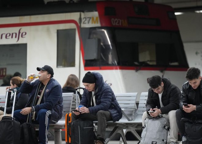 Renfe anuncia que Rodalies no vuelve a la normalidad el lunes y desmonta el plan del Govern