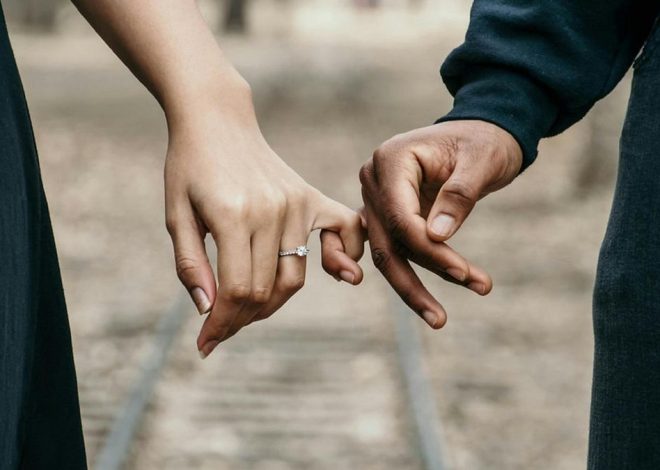 Conectar con uno mismo, cuidar los detalles y el contacto físico: seis consejos de una terapeuta de parejas para mejorar nuestra relación