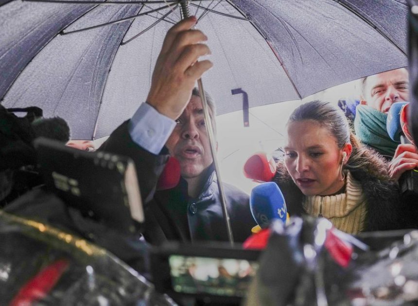 Santos Cerdán admite que se reunió dos veces con Leire Díez porque le ofreció información de la brigada política del PP