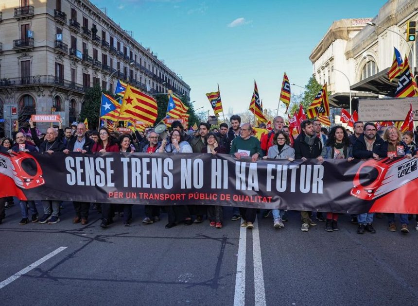 Los usuarios de Rodalies se manifiestan en Barcelona para reclamar un cambio «radical» en el servicio ferroviario