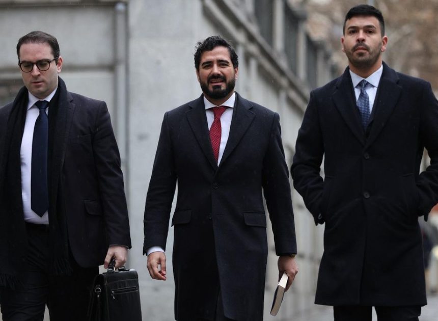 La primera campaña autonómica de Alvise: entre el frío, la demagogia y los tribunales