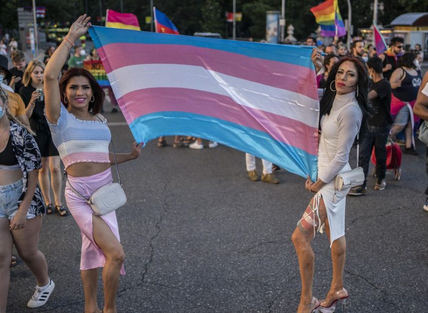 Sumar reclama al Gobierno que cumpla la Ley Trans para garantizar el cambio de sexo legal de los extranjeros