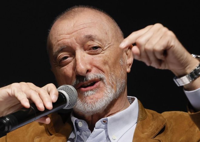 Pérez-Reverte culpa del aplazamiento de la jornada sobre la Guerra Civil a Pablo Iglesias, al que reta a acudir al ciclo