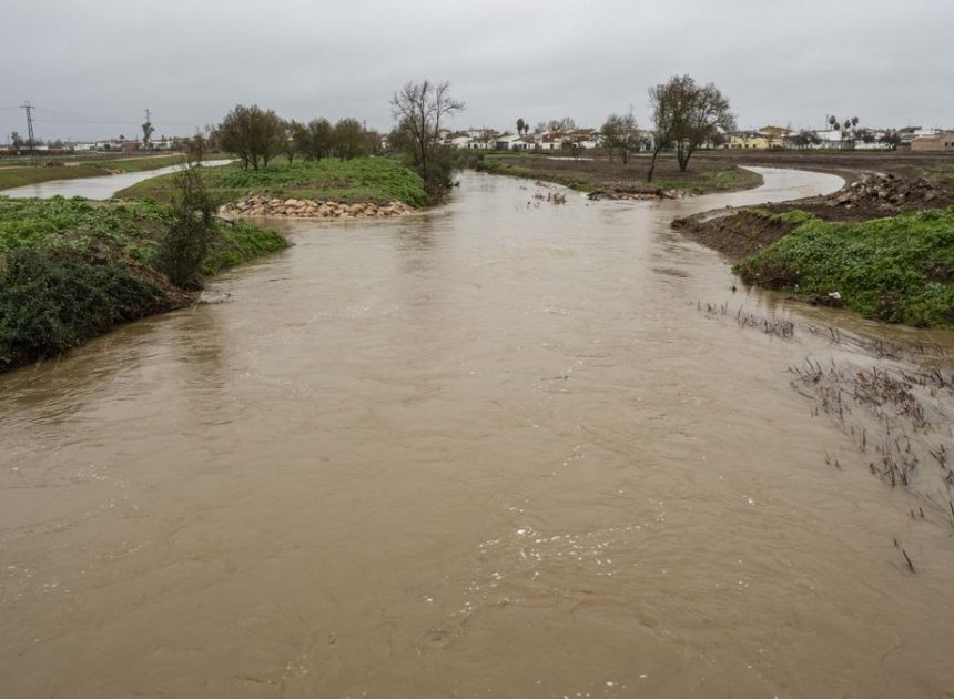 Un millar de personas evacuadas en Badajoz ante el riesgo de inundaciones por el temporal