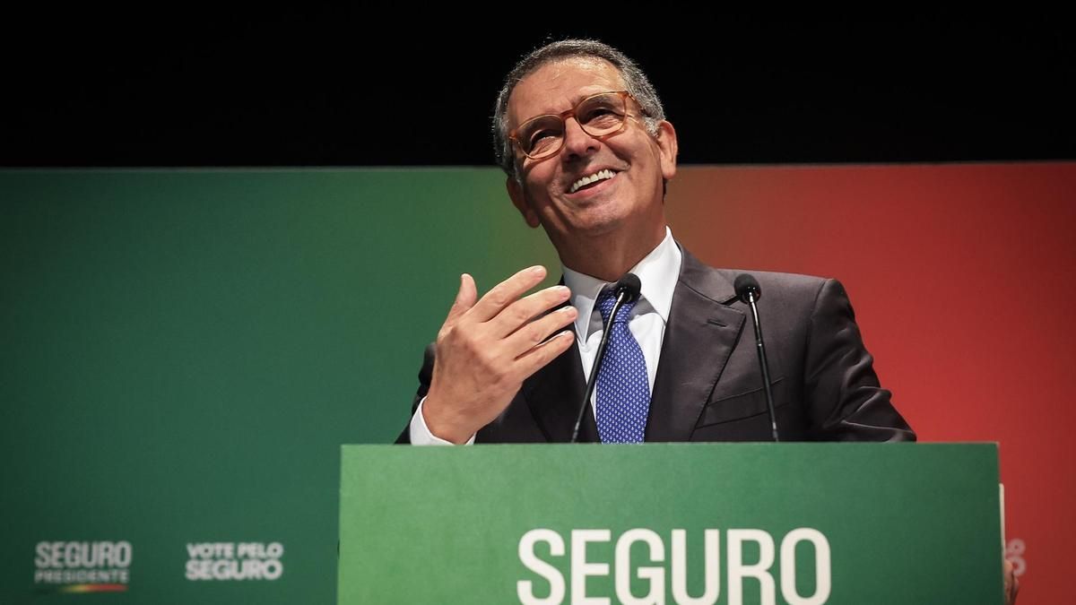 El socialista António José Seguro arrasa al ultra André Ventura en las presidenciales de Portugal
