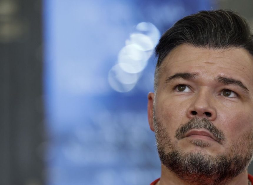 Rufián insiste en la necesidad de «hacer algo diferente» mientras inicia una ronda de encuentros con figuras de la izquierda