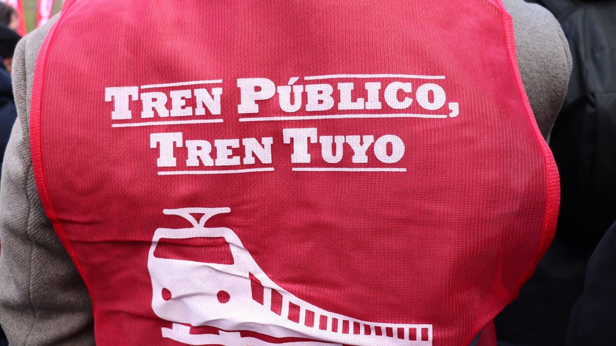 Los trabajadores de Adif y Renfe protestan tras los últimos accidentes: «Hay que actuar de forma radical”