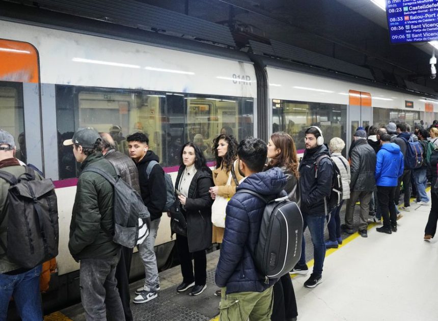Rodalies arranca de nuevo a medio gas sin previsión de cuándo se recuperará del todo el servicio