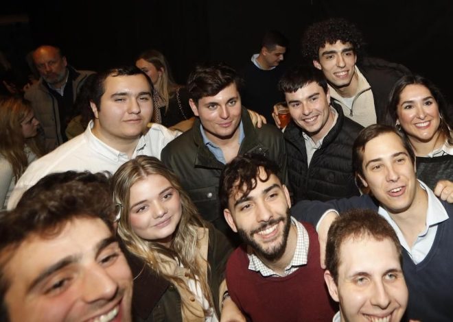 Azcón echa mano del agitador Vito Quiles para captar voto de extrema derecha: de cañas con simpatizantes del PP