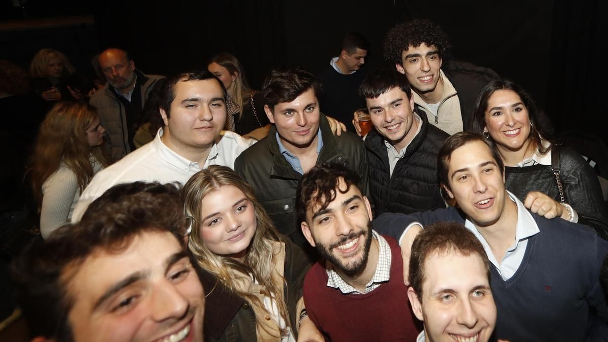 Azcón echa mano del agitador Vito Quiles para captar voto de extrema derecha: de cañas con simpatizantes del PP