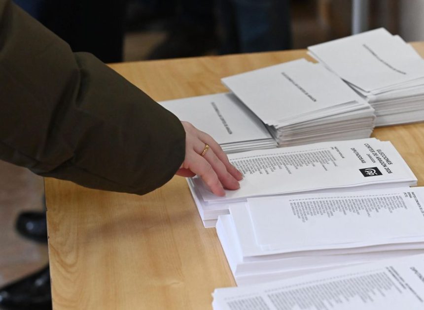 El PP de Azcón gana en Aragón con menos escaños y depende de un Vox crecido para gobernar