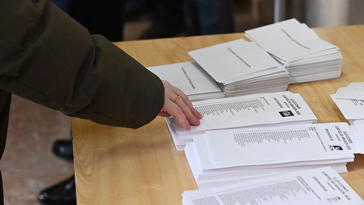 El PP de Azcón gana en Aragón con menos escaños y depende de un Vox crecido para gobernar