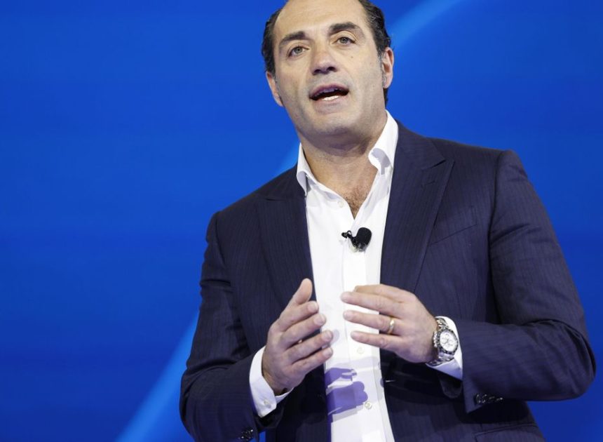 Stellantis se hunde un 30% en bolsa tras asumir una factura de 22.200 millones por su estrategia con los coches eléctricos