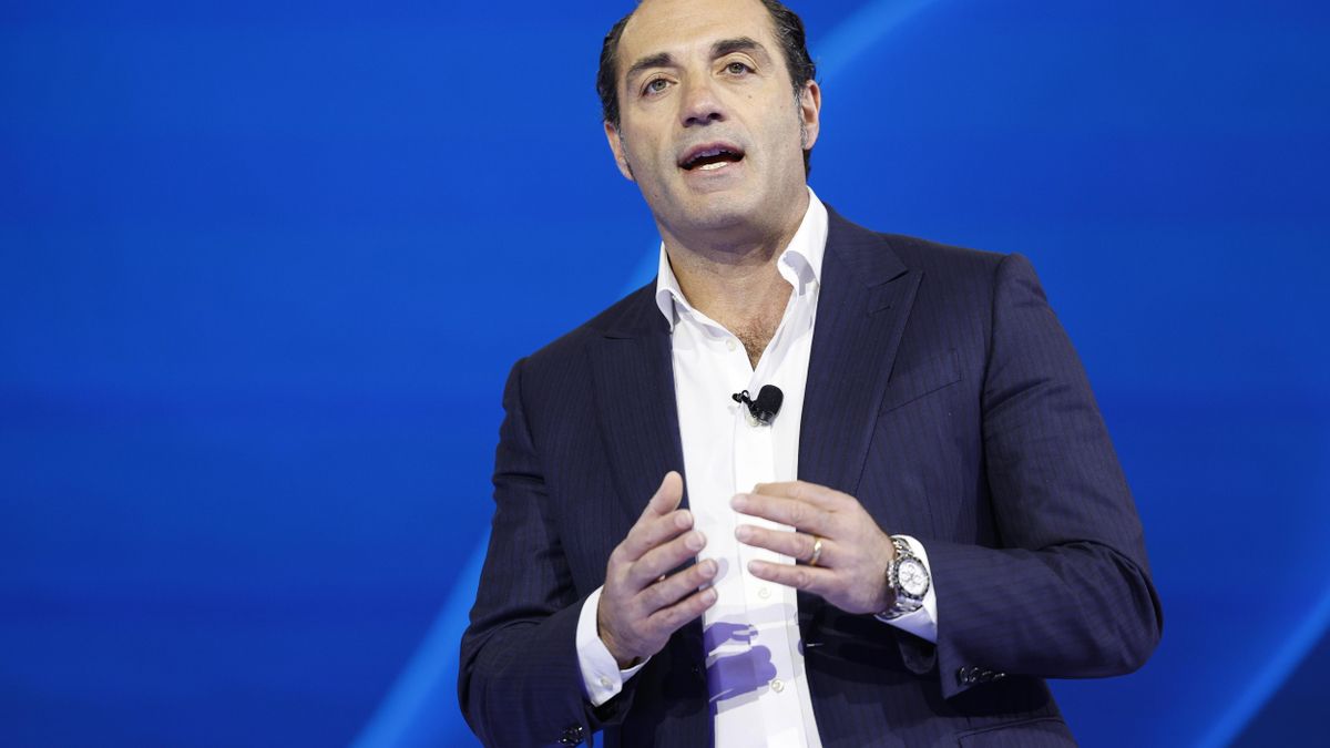 Stellantis se hunde un 30% en bolsa tras asumir una factura de 22.200 millones por su estrategia con los coches eléctricos