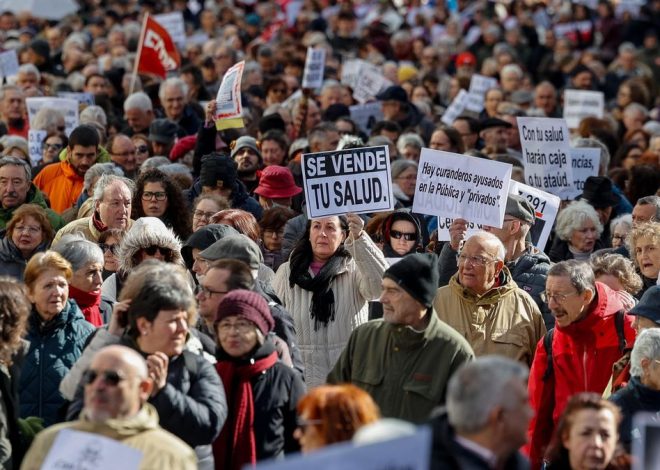Una manifestación recorre Madrid contra el «deterioro intencionado» de Ayuso de la sanidad pública: «No hay cura para el PP»