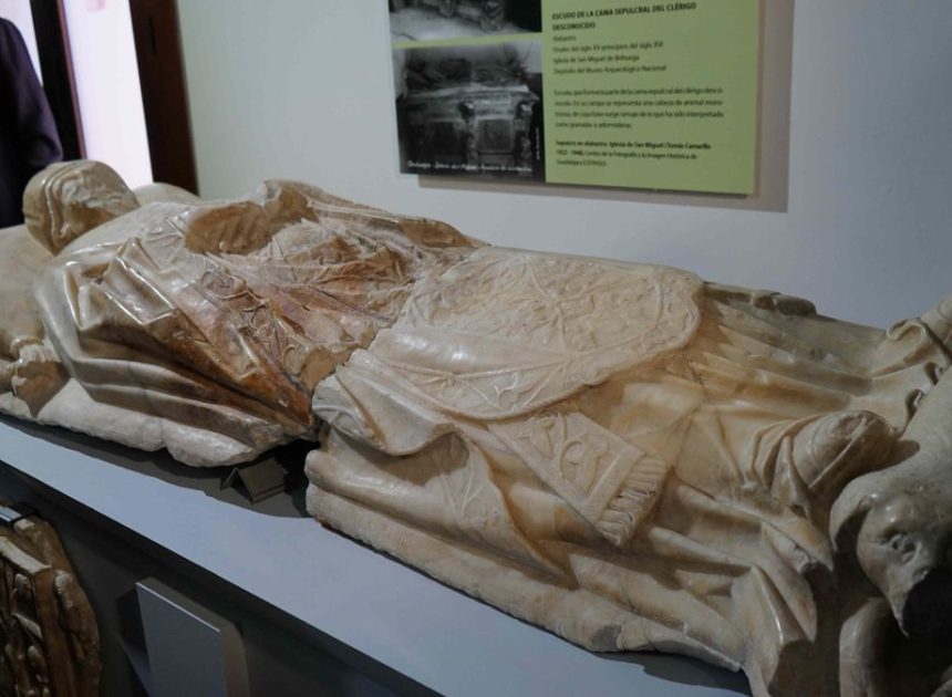 Tres grandes esculturas y piezas de sepulcros: Brihuega recupera bienes que Franco nunca restituyó