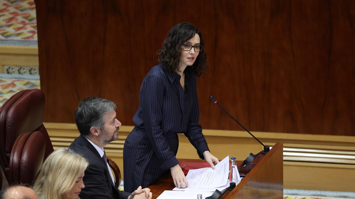 La izquierda acusa a Ayuso de proteger al alcalde de Móstoles y ella responde con ETA e insultos: «Son unos tristes»