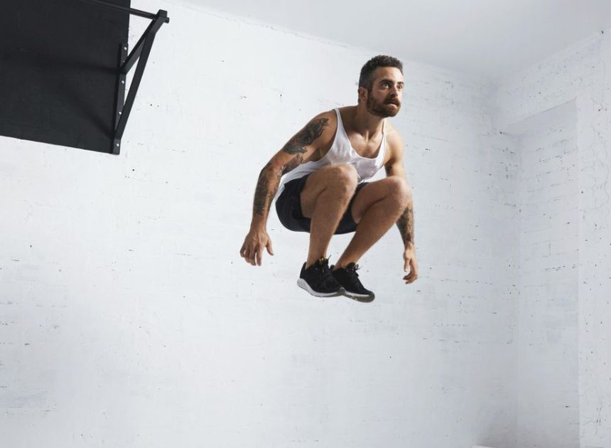 Un preparador físico, sobre el reto viral de dar saltos por la mañana: “No es el mejor ejercicio para hacer al despertar”