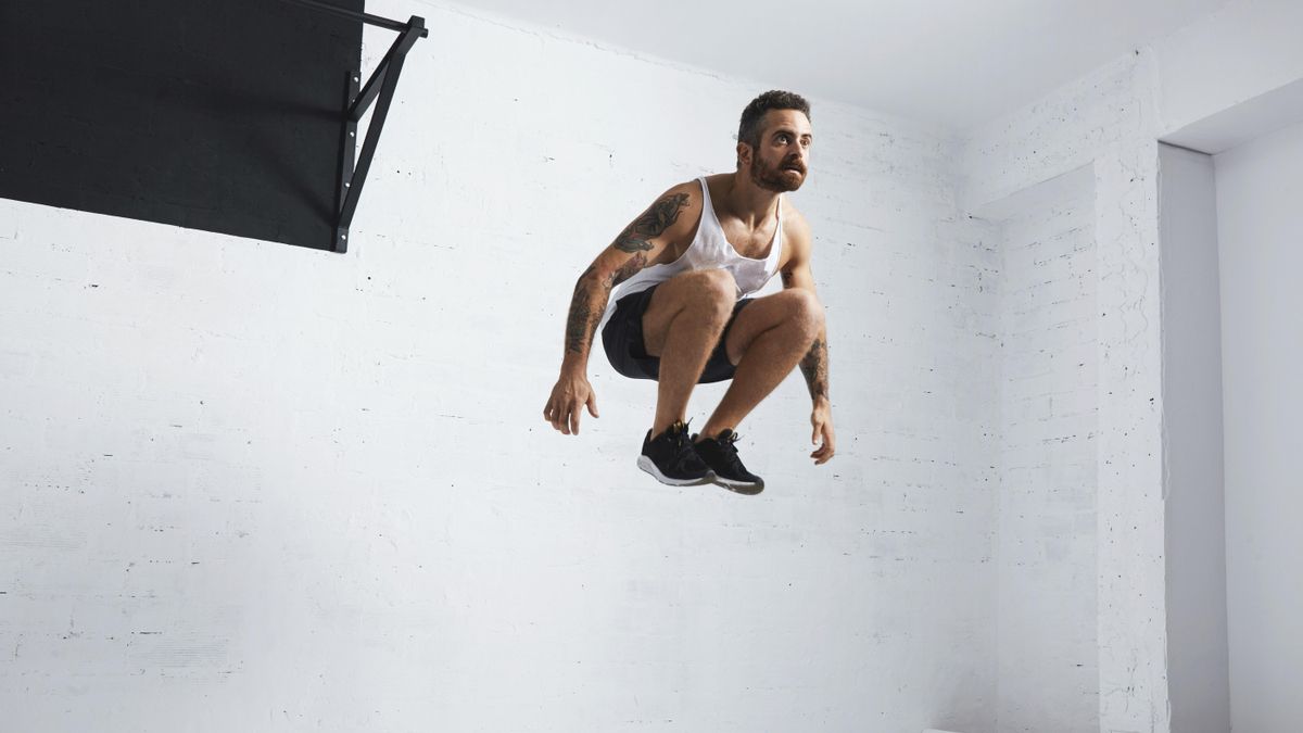 Un preparador físico, sobre el reto viral de dar saltos por la mañana: “No es el mejor ejercicio para hacer al despertar”