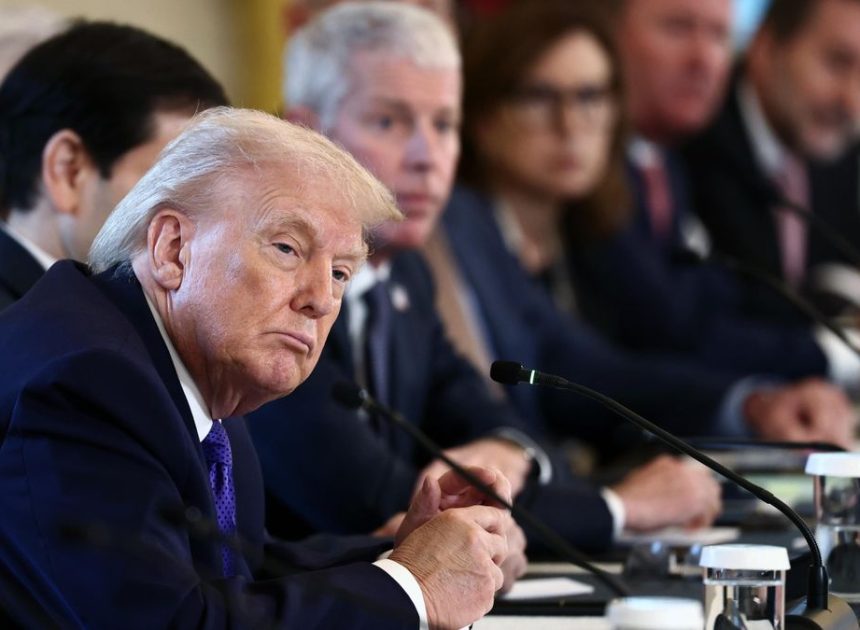 Trump levanta las sanciones al petróleo venezolano y autoriza a Repsol y otras compañías a comerciar con Caracas