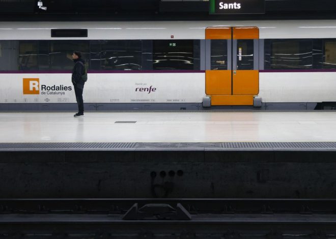 Un desprendimiento de tierra en Sant Feliu (Barcelona) interrumpe la R4 de Rodalies entre Martorell y l’Hospitalet