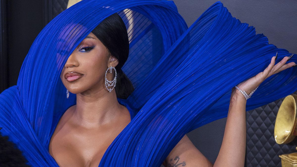 Cardi B desafía al ICE en su concierto: «Si vienen aquí, les patearemos el culo»