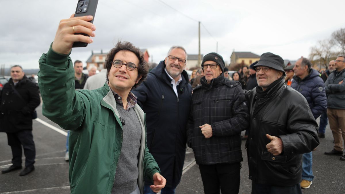 El PSOE denuncia que el diputado de Vox Figaredo pidió el voto telemático por paternidad pero acudió a un acto electoral