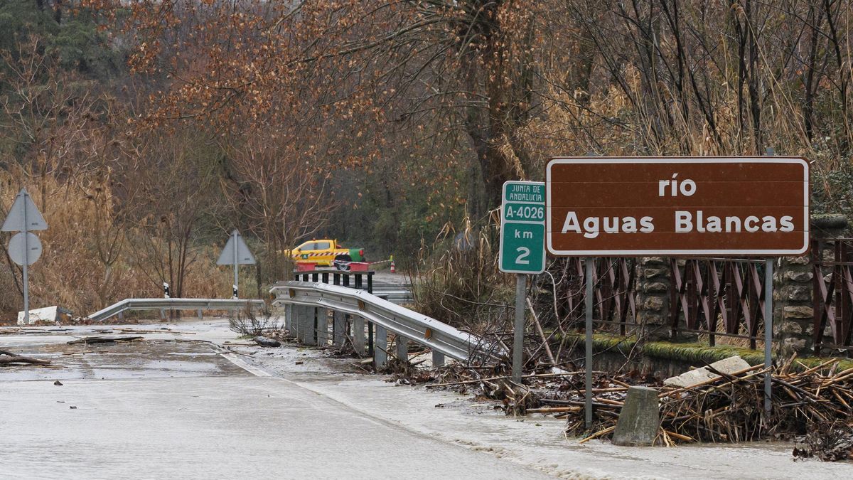 Aguas Blancas, la pedanía de Granada aislada por la borrasca sin solución inminente: «Nos quedamos sin víveres»