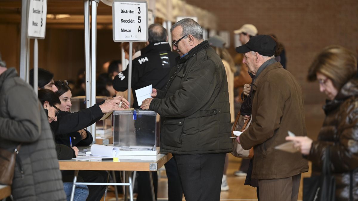 La participación en las elecciones de Aragón sube al 56,3% a las 18.00 horas, un punto y medio más que en 2023